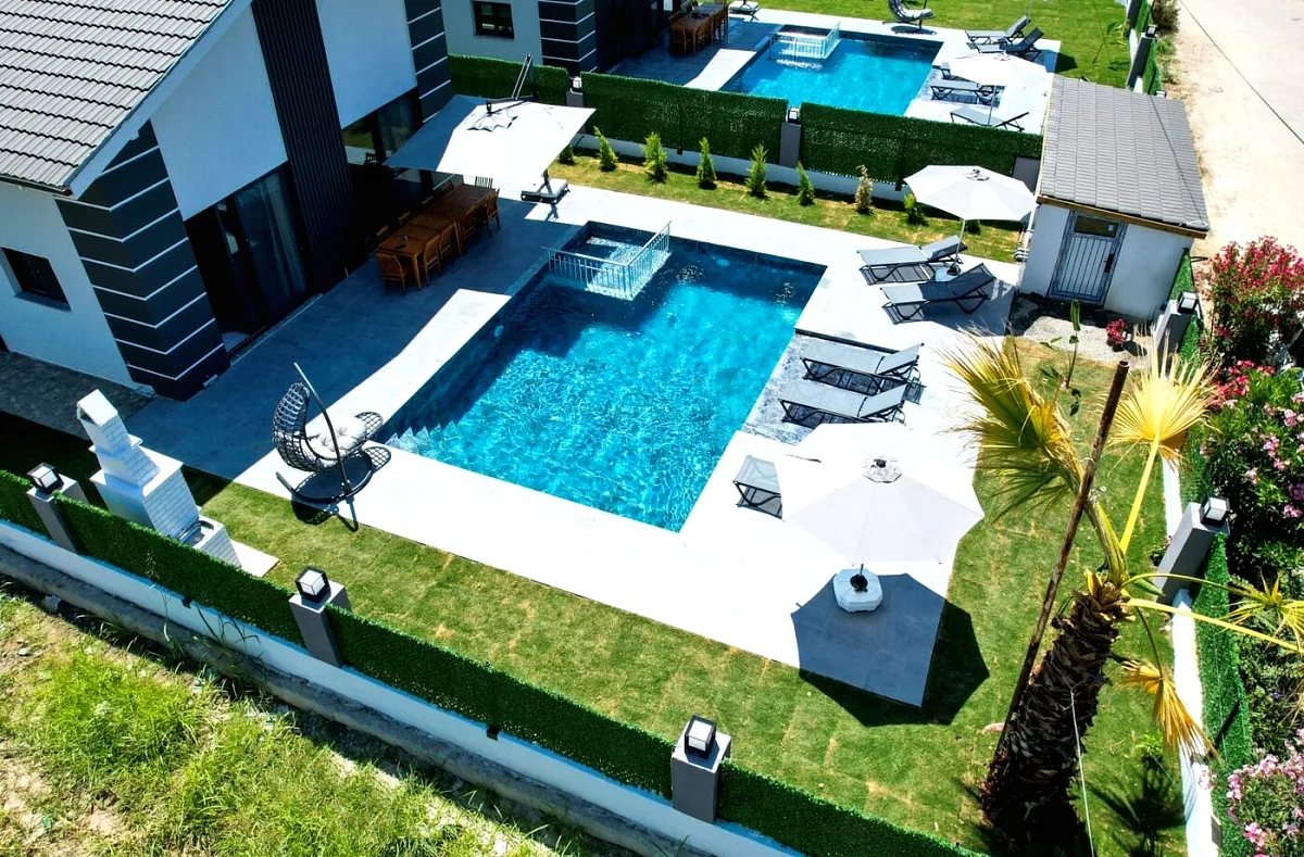 Villa Colour 2