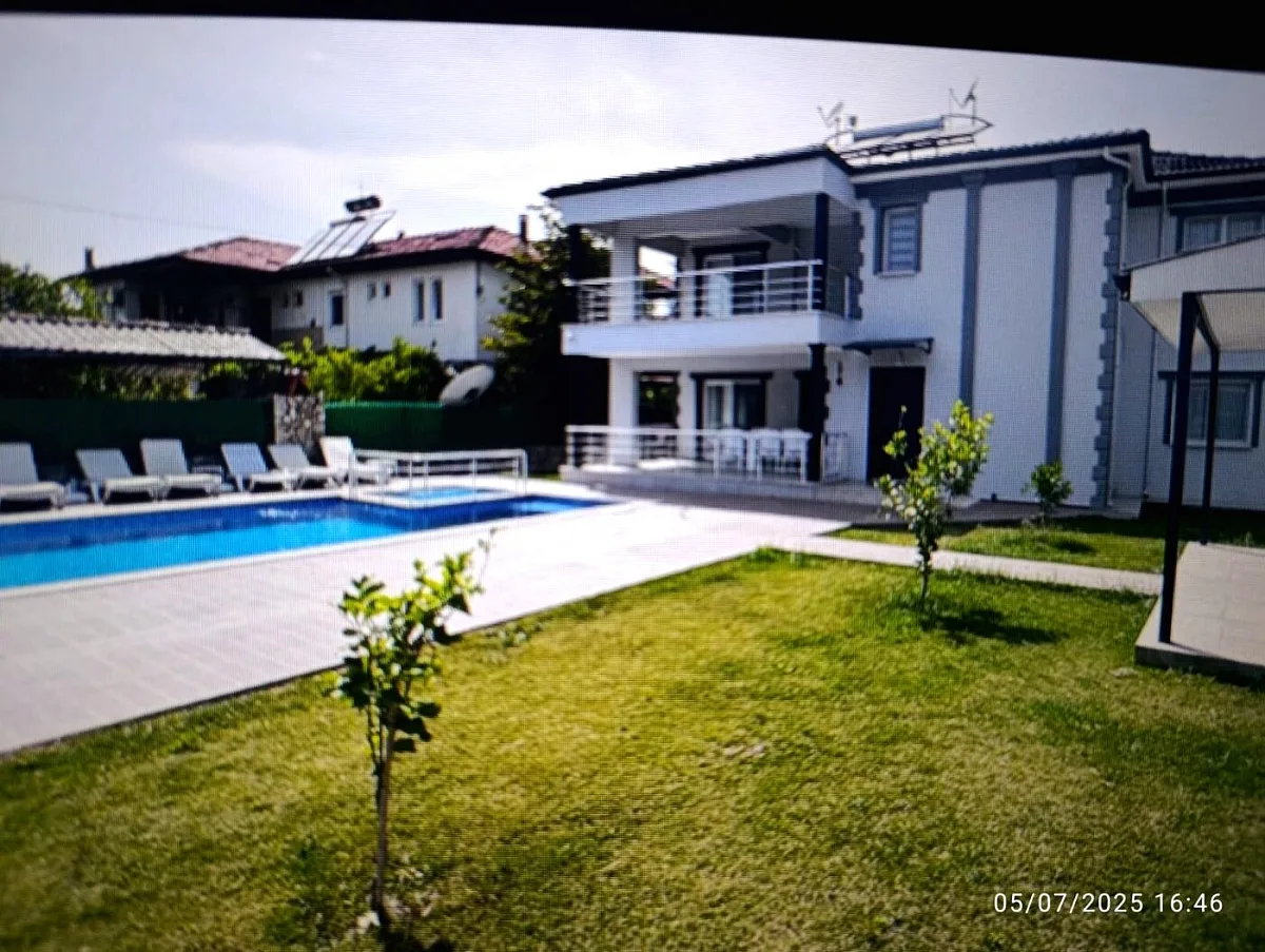 Villa Estergon — photo 2